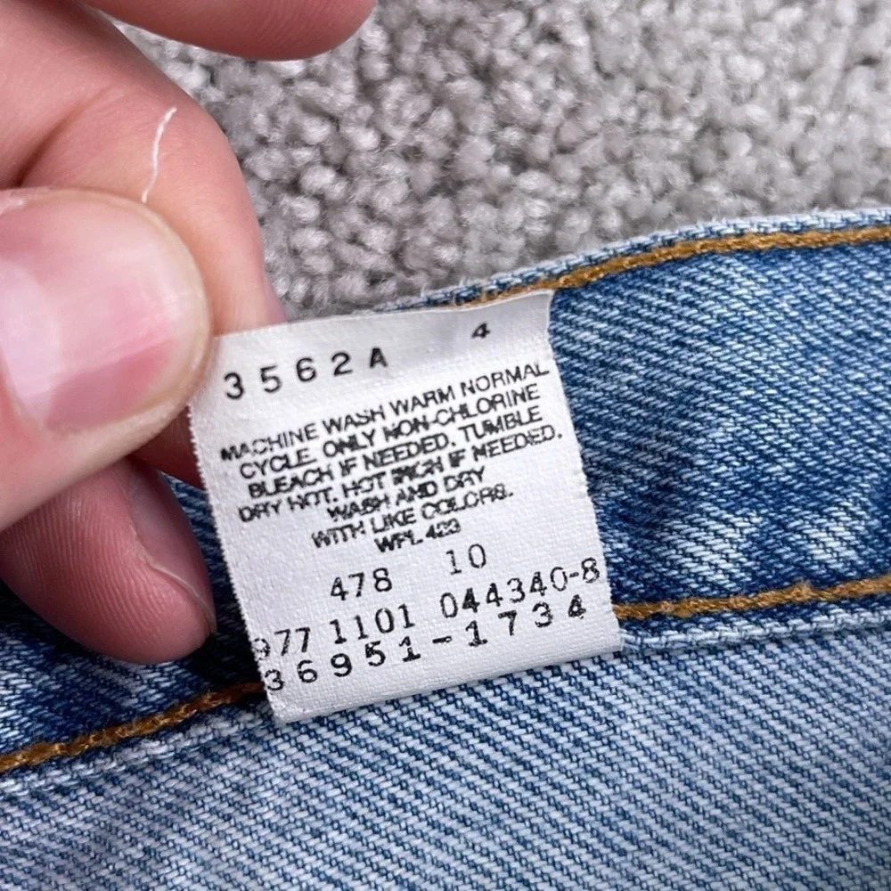 Vintage Levis Shorts Womens 14 Blue 950 Relaxed High Waist Mom Cotton Denim Y2K
